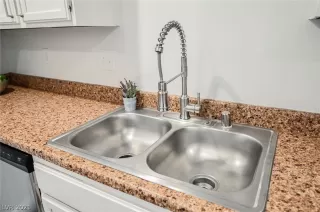 Photo #6: 2356240 Listing