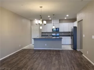 Photo #2: 2356243 Listing 