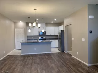 Photo #3: 2356243 Listing 