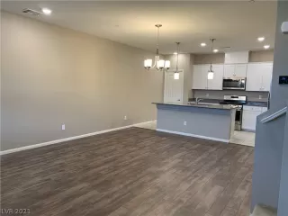 Photo #4: 2356243 Listing 