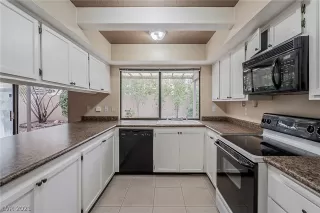 Photo #3: 2356249 Listing