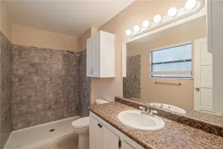 Photo #5: 2356249 Listing