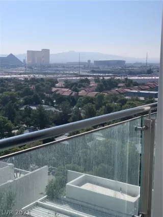 Photo #2: 2356280 Listing