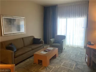 Photo #4: 2356304 Listing