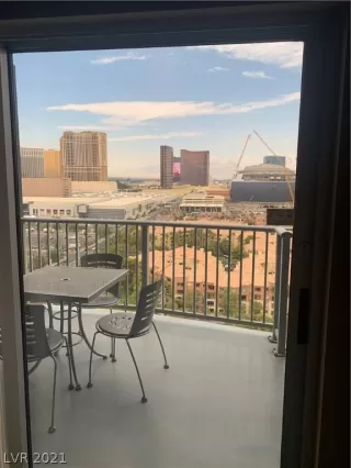 Photo #5: 2356304 Listing