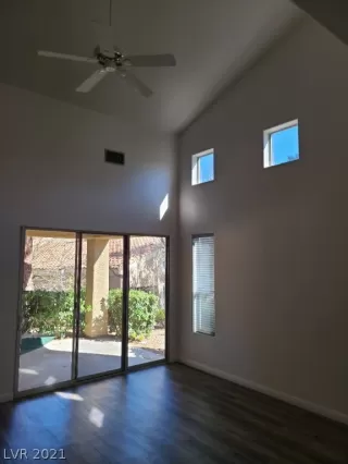 Photo #5: 2356305 Listing