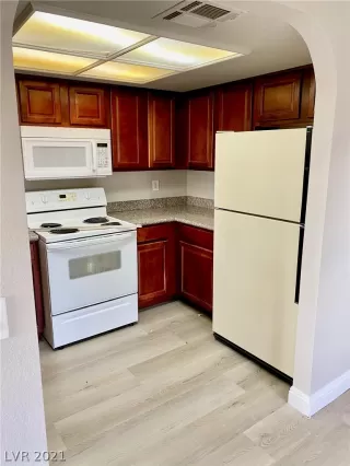 Photo #4: 2356306 Listing 