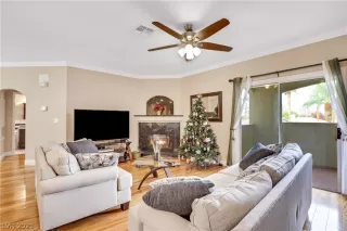 Photo #2: 2356399 Listing