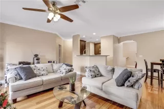 Photo #3: 2356399 Listing