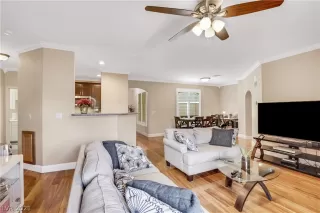 Photo #4: 2356399 Listing