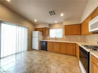 Photo #3: 2356408 Listing 