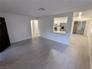 Photo #4: 2356419 Listing 