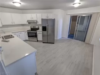 Photo #5: 2356419 Listing 