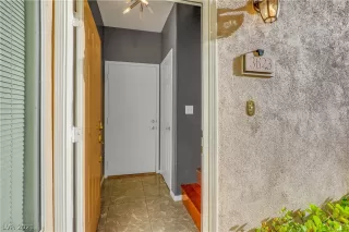 Photo #3: 2356429 Listing