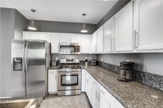 Photo #4: 2356429 Listing