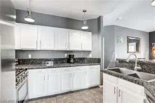 Photo #6: 2356429 Listing