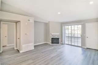 Photo #4: 2356445 Listing