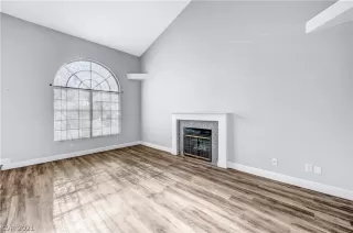 Photo #4: 2356449 Listing