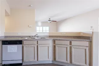 Photo #5: 2356478 Listing