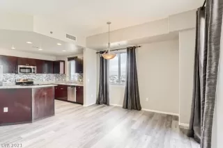 Photo #4: 2356519 Listing