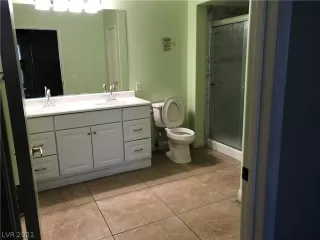 Photo #4: 2356548 Listing