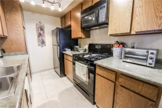 Photo #5: 2356550 Listing 