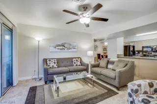 Photo #4: 2356610 Listing