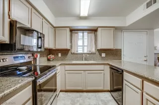 Photo #5: 2356610 Listing