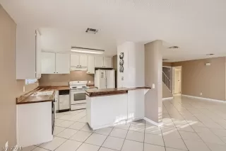 Photo #6: 2356679 Listing 