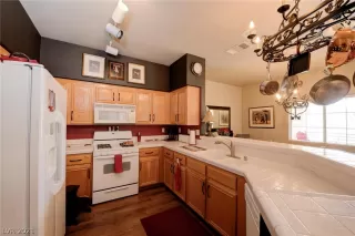 Photo #6: 2356703 Listing