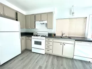 Photo #3: 2356739 Listing 