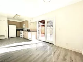 Photo #5: 2356739 Listing 