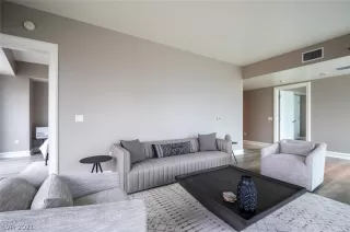 Photo #3: 2356771 Listing