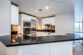 Photo #4: 2356771 Listing