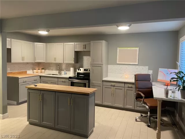 MLS: 2356772 Condo For Sale