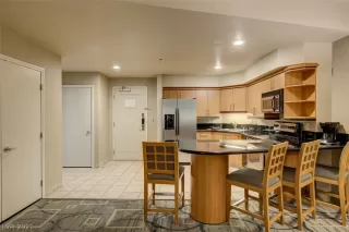 Photo #6: 2356830 Listing