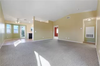 Photo #3: 2356867 Listing