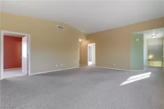 Photo #4: 2356867 Listing