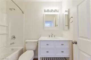 Photo #1: 2356911 Listing 