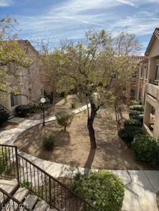 Photo #4: 2356925 Listing