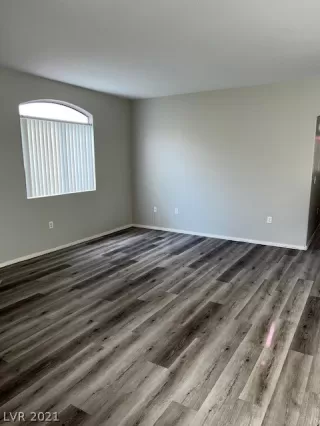 Photo #6: 2356925 Listing