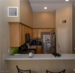 Photo #4: 2356930 Listing