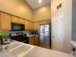 Photo #5: 2356930 Listing