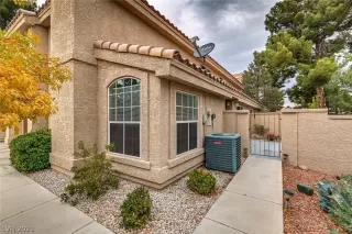 Photo #1: 2356944 Listing 