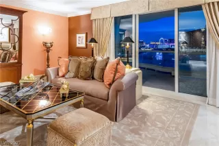 Photo #2: 2356981 Listing