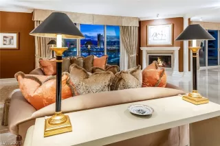 Photo #3: 2356981 Listing