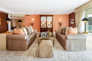 Photo #4: 2356981 Listing