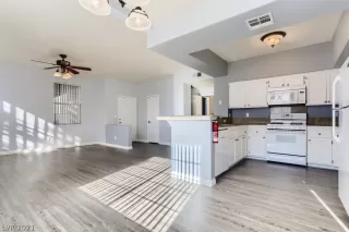 Photo #1: 2356997 Listing