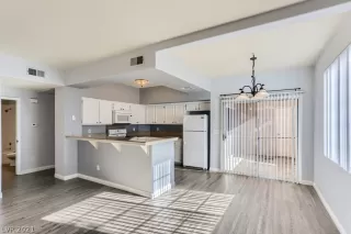 Photo #3: 2356997 Listing