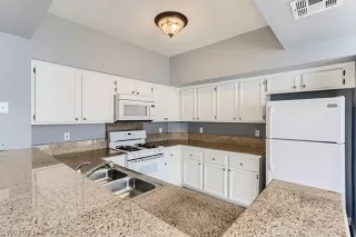 Photo #4: 2356997 Listing